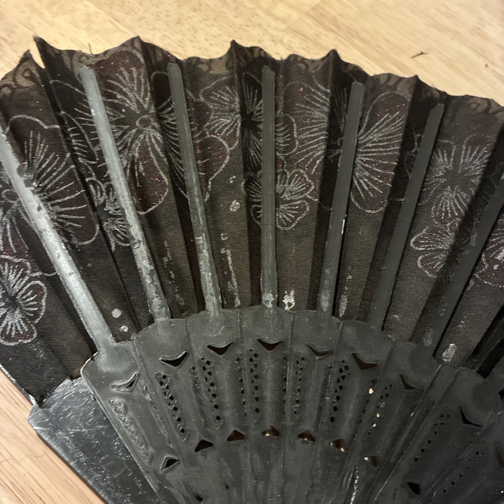 Vintage Fan Black With Floral And Gold Accent (3) - Picture 8 of 11
